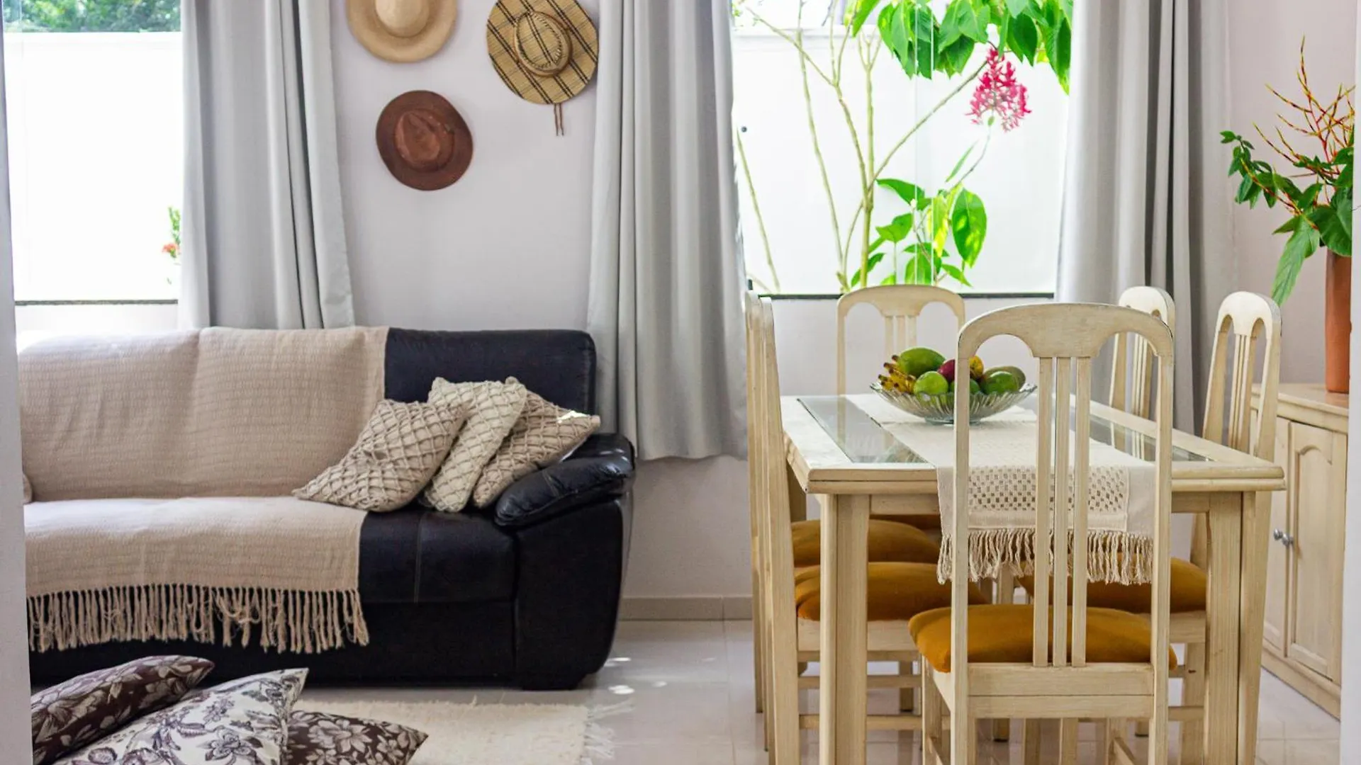 Holiday home Casa Privativa De 3 Quartos Com Piscina Aquecida A 500M Das Praias De Taperapuan, Ar Condicionado, Wifi 110Mbps, Churrasqueira, Garagem Para 02 Carros Porto Seguro